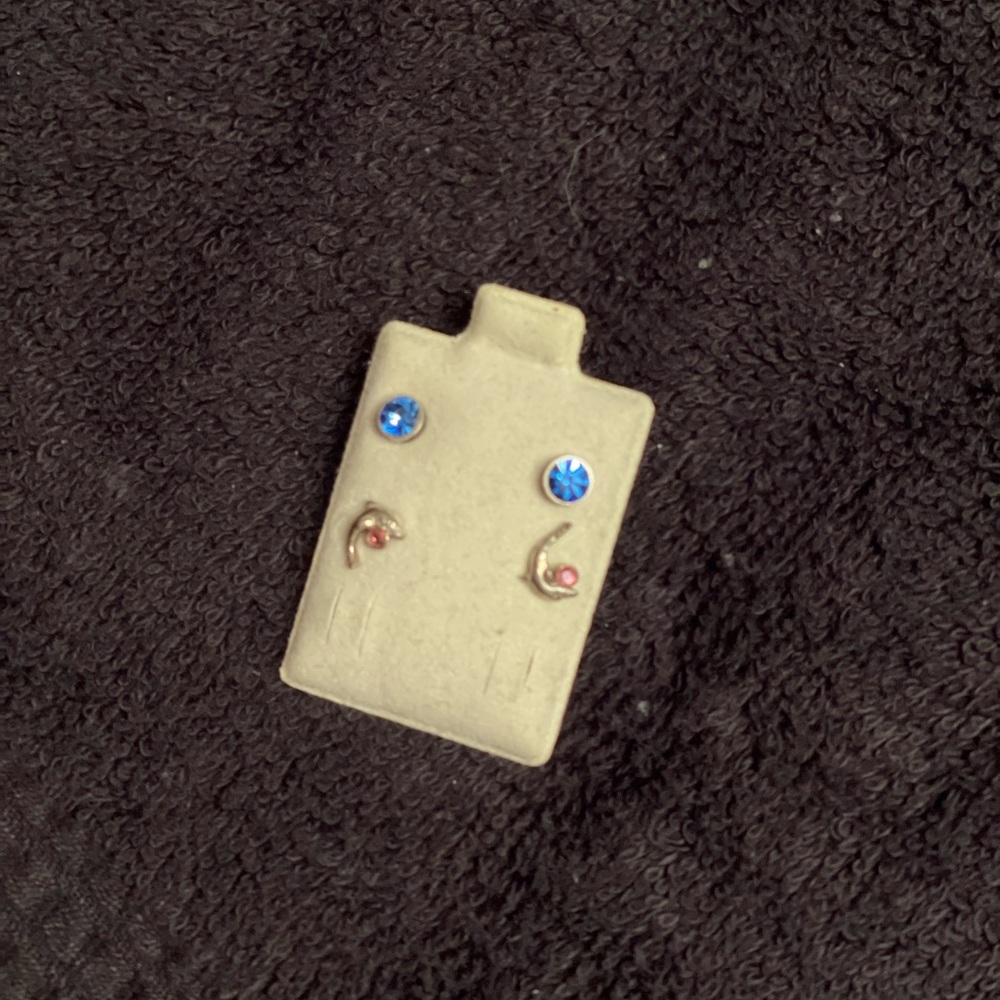 Fashion earrings (two pair)